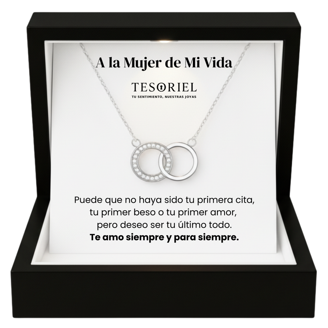 Colgante Aros Entrelazados con Cartas Especiales A la Mujer de Mi Vida - Tesoriel