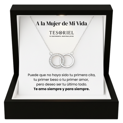 Colgante Aros Entrelazados con Cartas Especiales A la Mujer de Mi Vida - Tesoriel