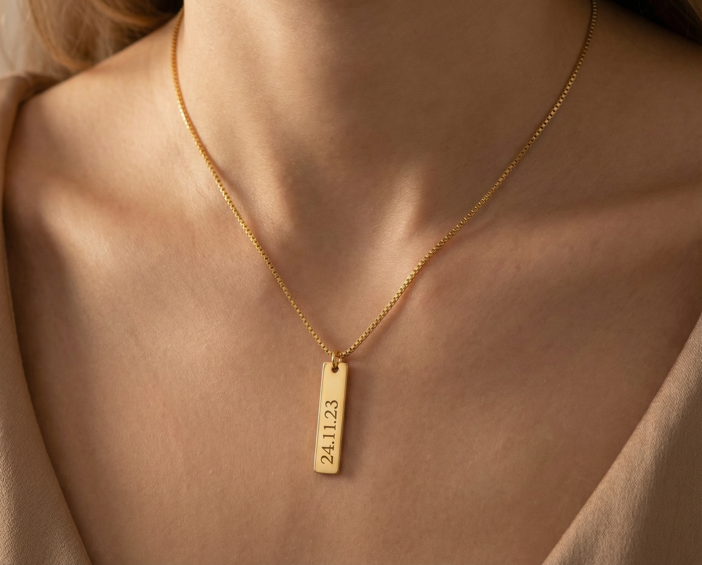 Colgante Fecha Personalizable Dorado - Tesoriel