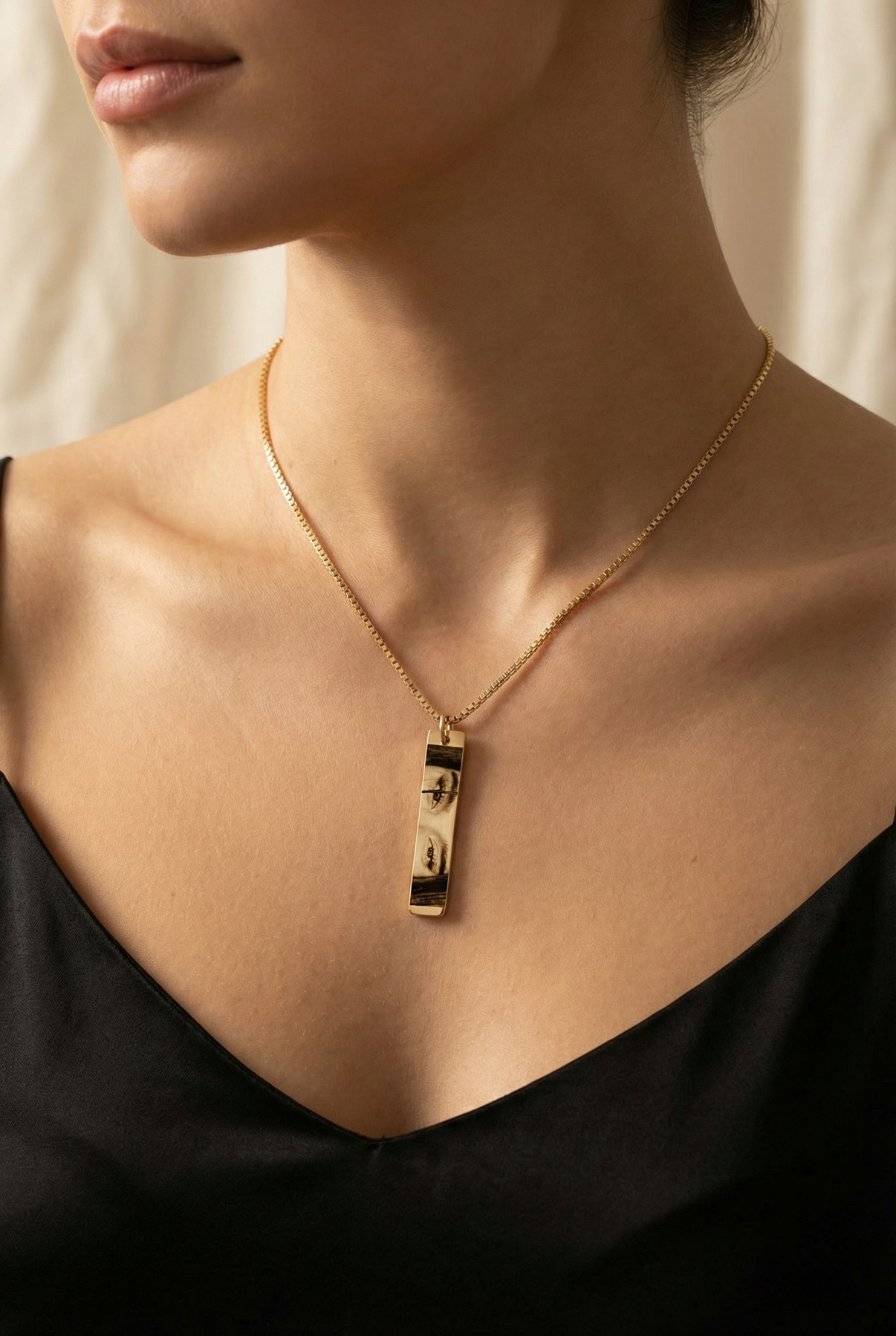 Colgante Ojos Personalizable Dorado - Tesoriel