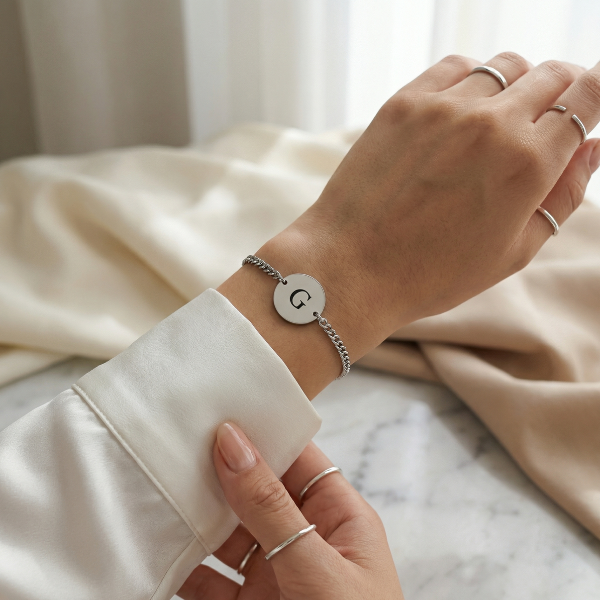Pulsera Circular Inicial Personalizable - Tesoriel