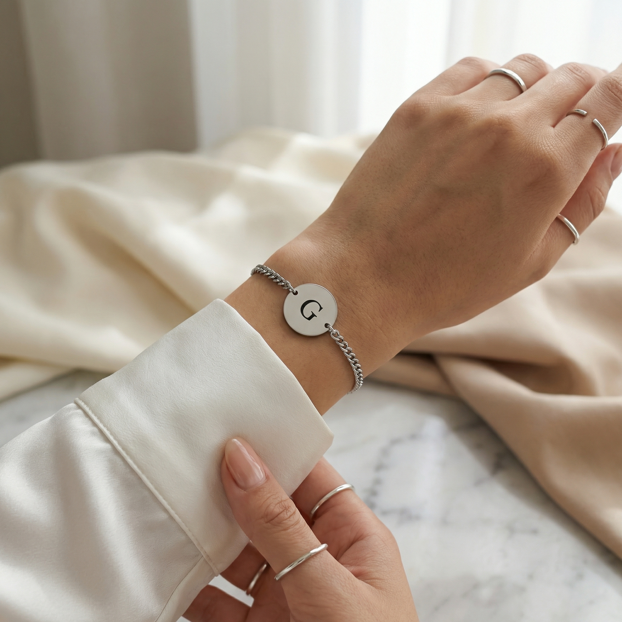 Pulsera Circular Inicial Personalizable - Tesoriel